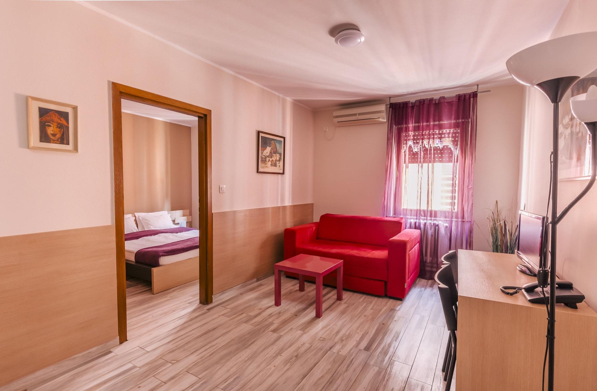 Veliki Garni Hotel Нови-Сад Экстерьер фото