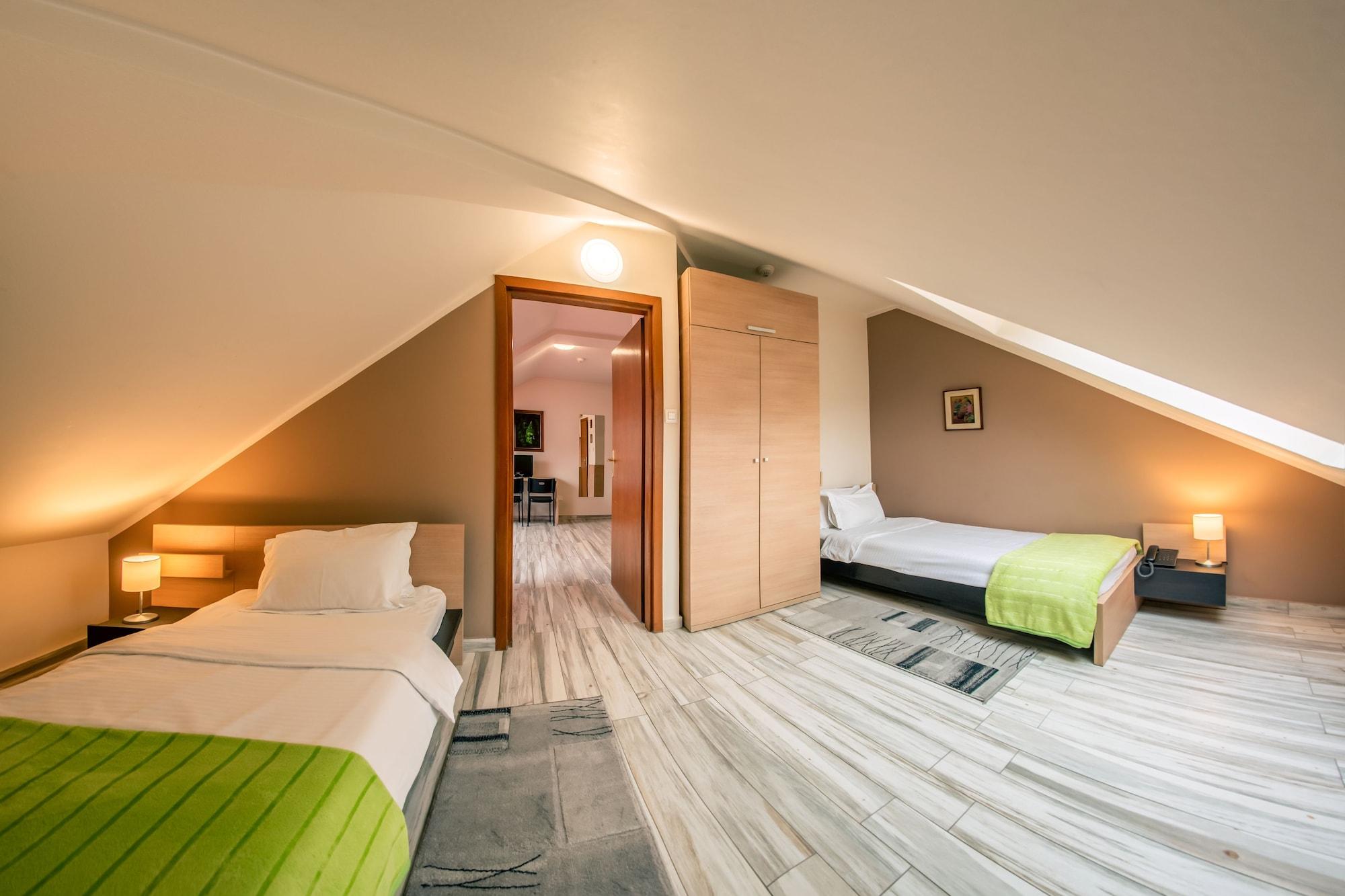 Veliki Garni Hotel Нови-Сад Экстерьер фото