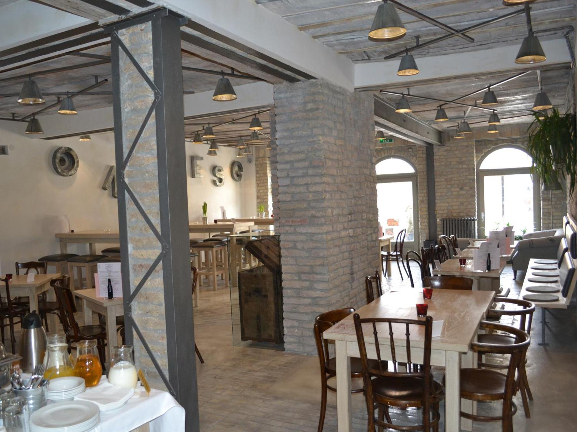 Veliki Garni Hotel Нови-Сад Экстерьер фото