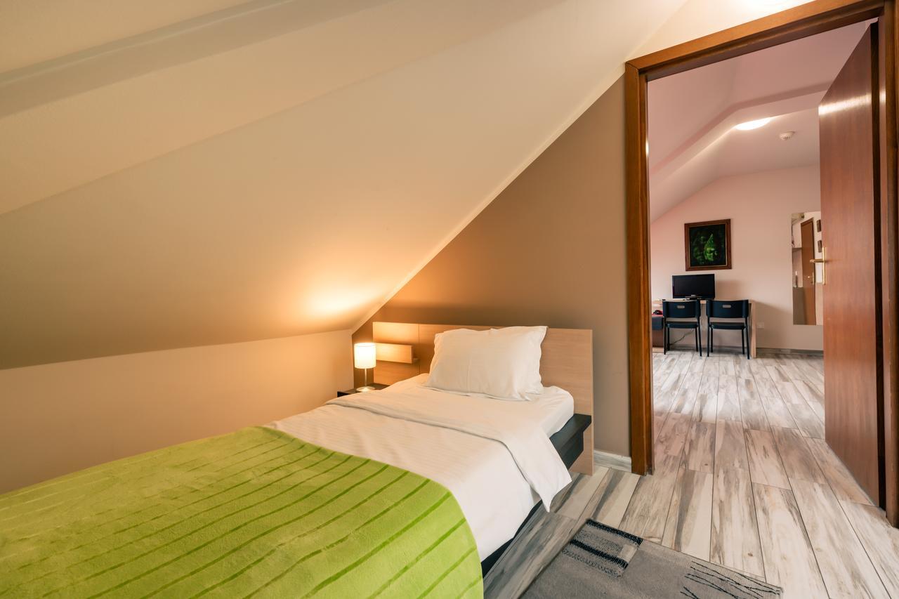 Veliki Garni Hotel Нови-Сад Экстерьер фото