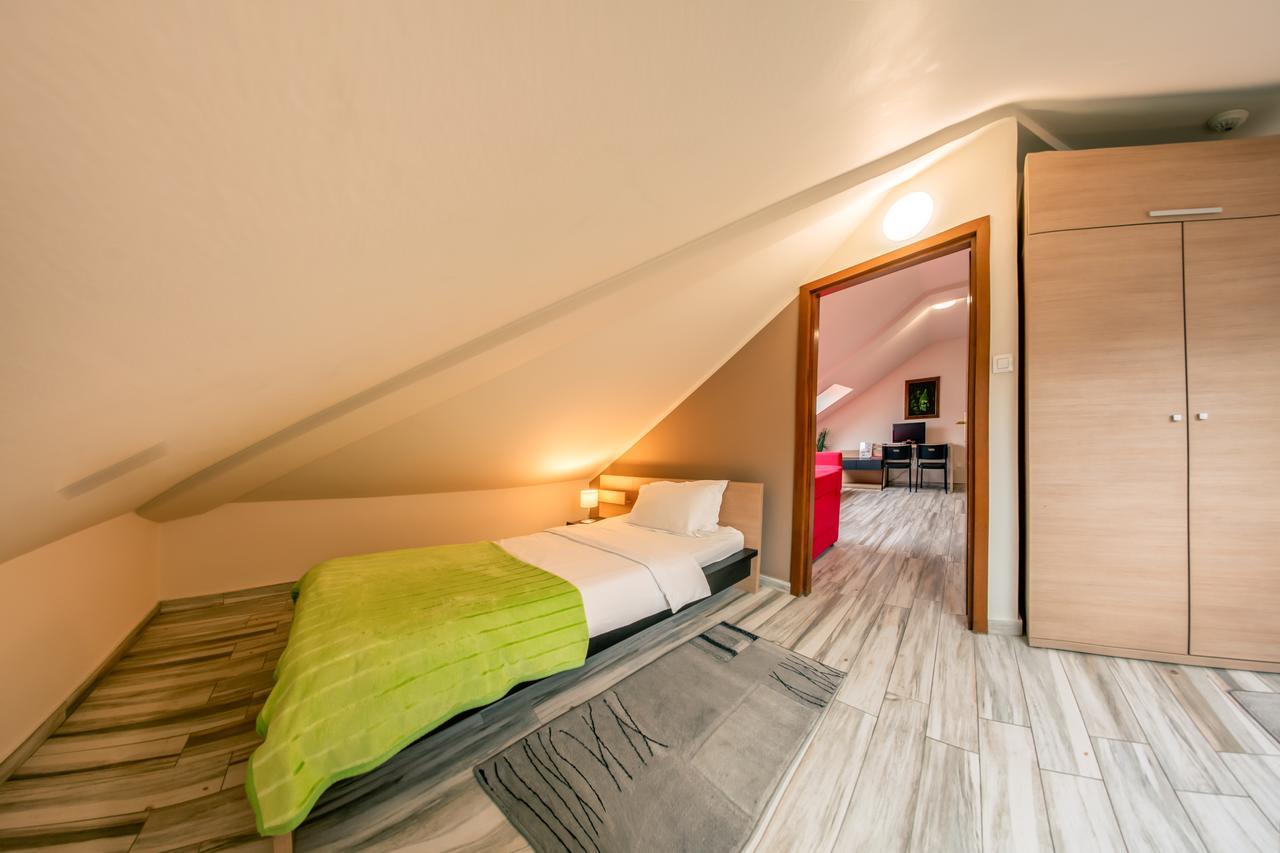 Veliki Garni Hotel Нови-Сад Экстерьер фото